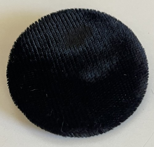 LARGE ANTIQUE BLACK VELVET BUTTON - Picture 3 of 7