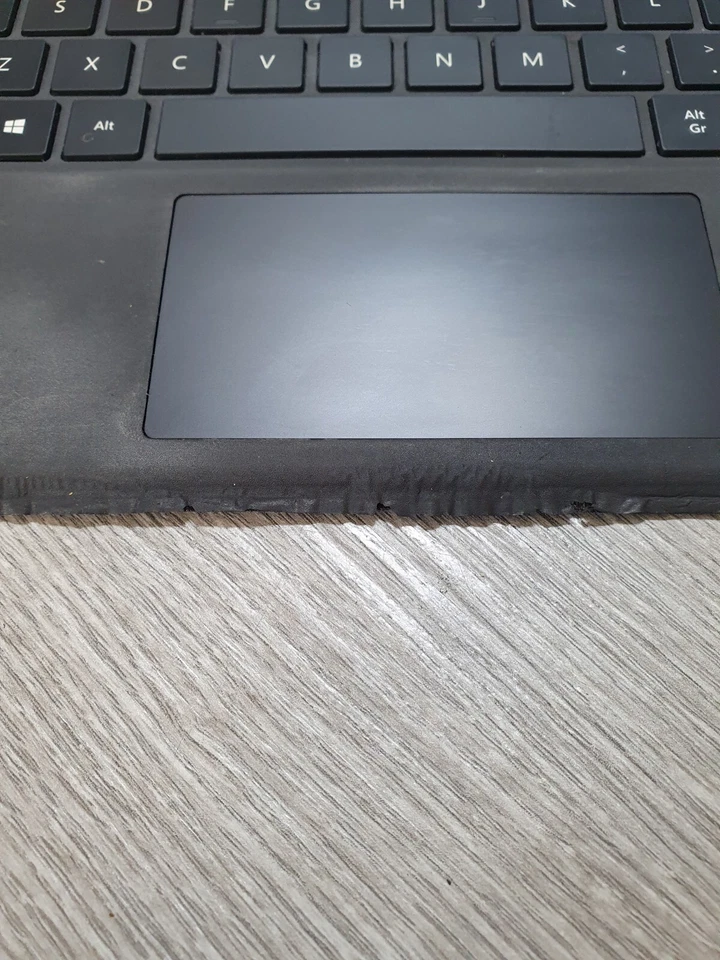 Microsoft Surface Pro (5th Gen) 12.3" M3-7Y30 4GB RAM 128GB NVMe Grade C EE1102 - Image 4 of 4