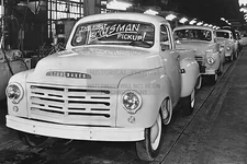 STUDEBAKER PICKUP TRUCK FACTORY ASSEMBLY CAR LINE 1950 4X6 PHOTO POSTCARD