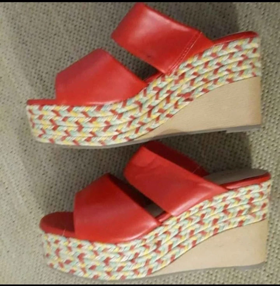 Nuevas sandalias alpargata de cuña Red Slides de Avon talla 9 Foto 3 de 4