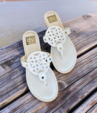 Dolce Vita White Thong Slip-On Sandals Patent Leather Medallion Women 6