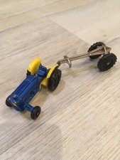 Ancien Tracteur  Ford avec remorque Triqueballe Majorette