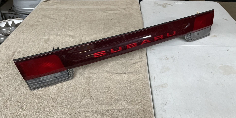 95-99 SUBARU LEGACY TRUNK TAIL LIGHT TAILLIGHT CENTER LAMP oem - Image 3 of 4