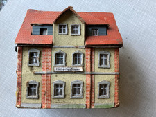 Stadthaus (alt) - Bahnhof - Hintertupfingenen - Pappe - Spur H0 - 11,5 × 8 × 12 