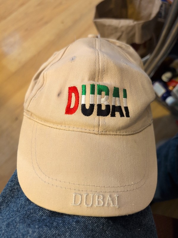 Dubai Hat Cap White Red.*