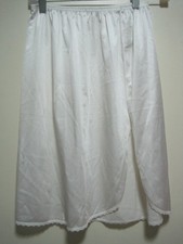 VTG VANITY FAIR OFF WHITE HALF SLIP WOMAN SZ S/M/L MADE IN USA