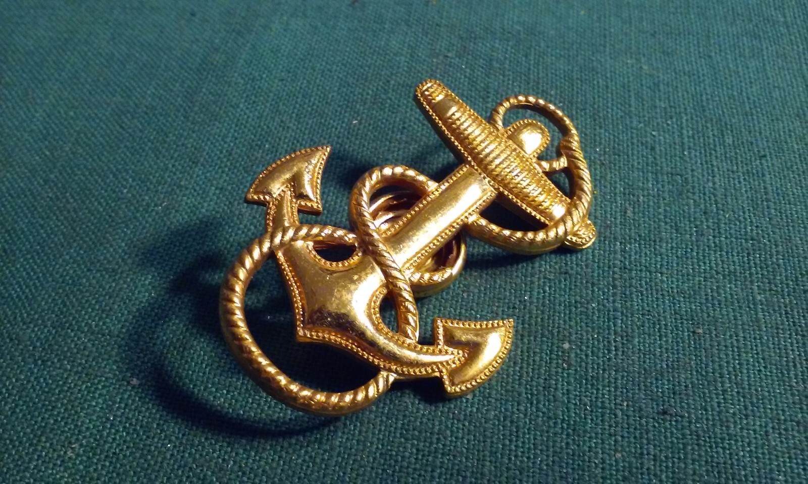 WWII NAVY AVIATION CADET COLLAR INSIGNIA VANGUARD SCREW-BACK Gold-Tone Metal