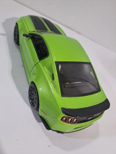 Maisto 1:24 Die Cast 2014 Ford Mustang GT Coupe Muscle Car - Picture 3 of 12