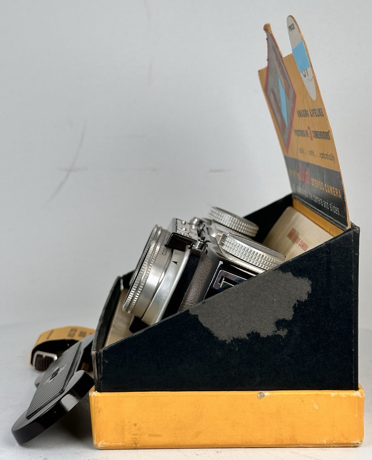 Loading Complete Screen Kodak Stereo Camera - w/ Original Retail Display Box, Neck Strap ...
