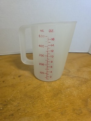 Tupperware 2 Cup Fluid Measuring Pitcher Cup 1669 red Numbers Plastic Vintage