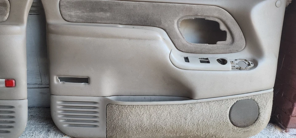 Par de paneles interiores de puertas delanteras Chevrolet K-1500 1996-99 Foto 4 de 4