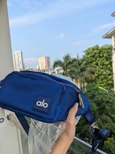 ALO Yoga Explorer Gürteltasche Navy Crossbody NWT