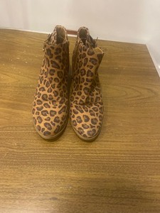 Old Navy size 9 1/2 Leopard Print Ankle Boots 