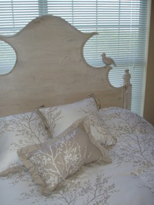 Shabby Chic Ballard Designs Exclusive Wooden Claudette Queen Bird 
