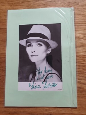 FIONA FULLERTON Signature Autograph on 8''x6'' B&W Photo Dedicated James Bond