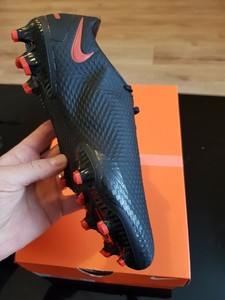 nike phantom football boots black and red