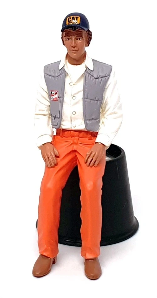 KK-Scale Road Kings 1/18 Scale RK18A013 - Trucker Cledis Sitting Figure - Image 3 of 4