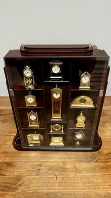 12 Miniatur Uhren Set Louis Margaux Paris Holzvitrine mit Glas RAR TOP