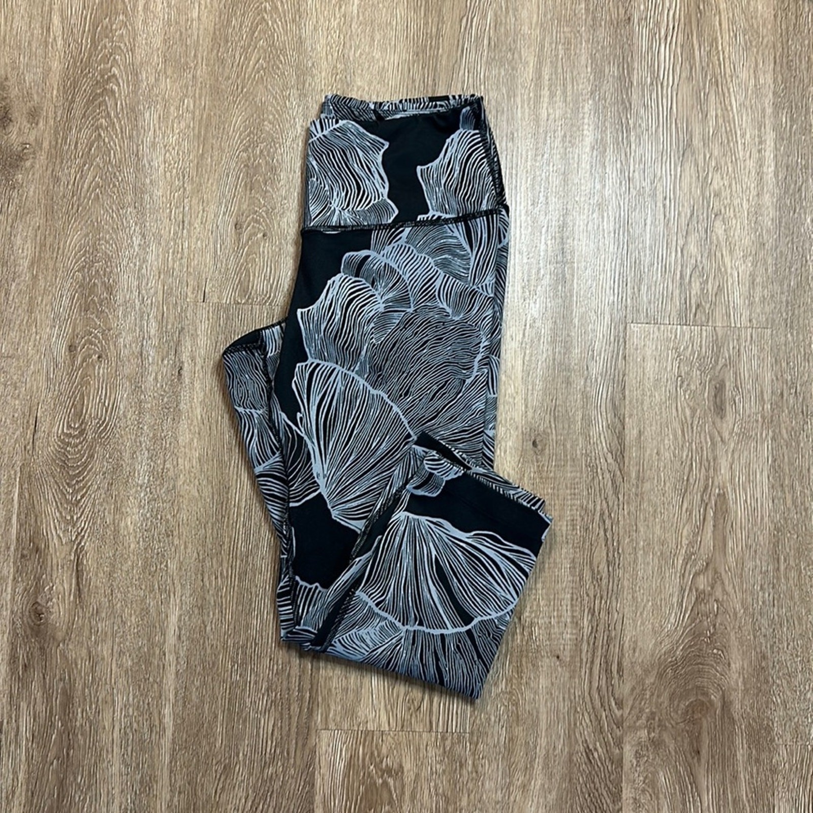 North Face High Rise Motivational Workout Crop Leggings