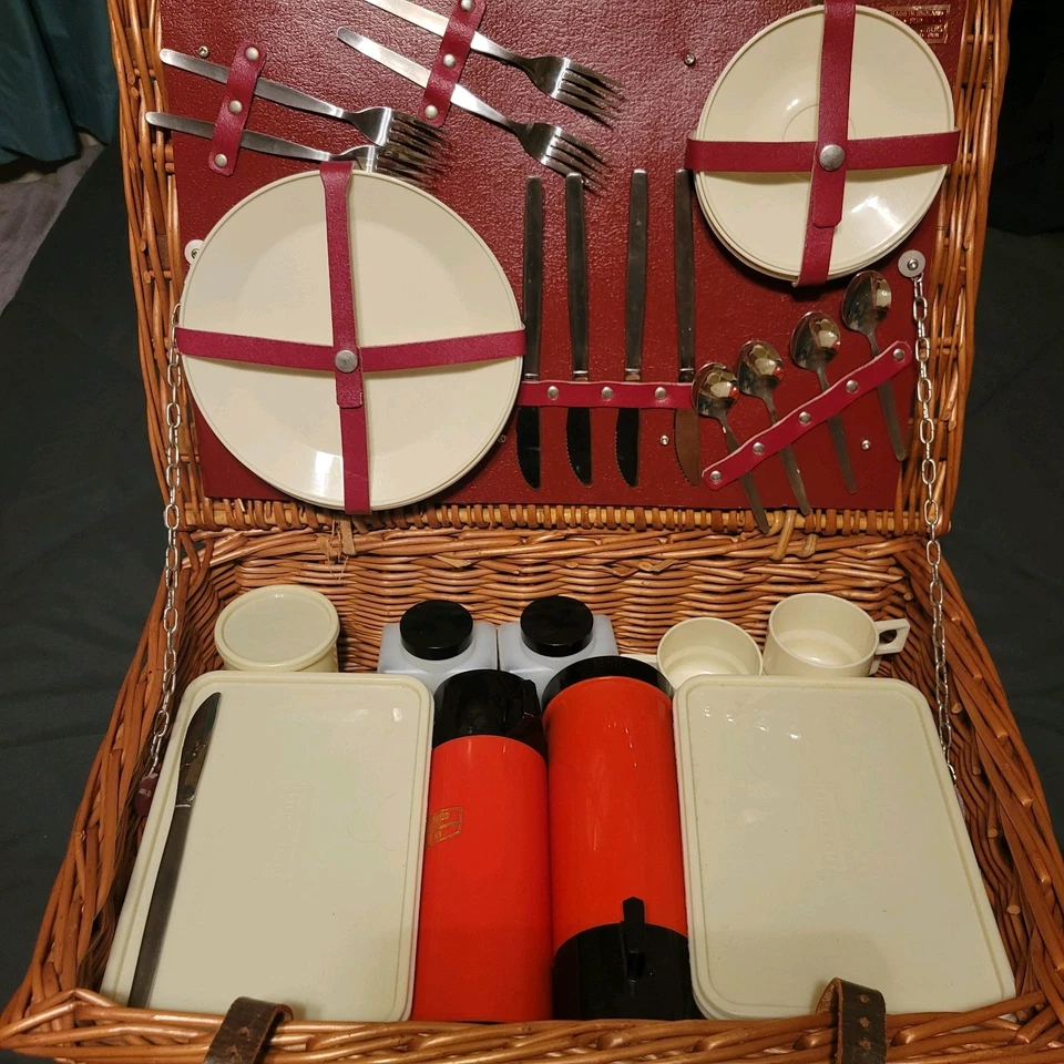 Винтажная корзина для пикника «Сделано в Англии для Brooks Brothers EST 1818» с Tableclth - Изображение 3 из 4