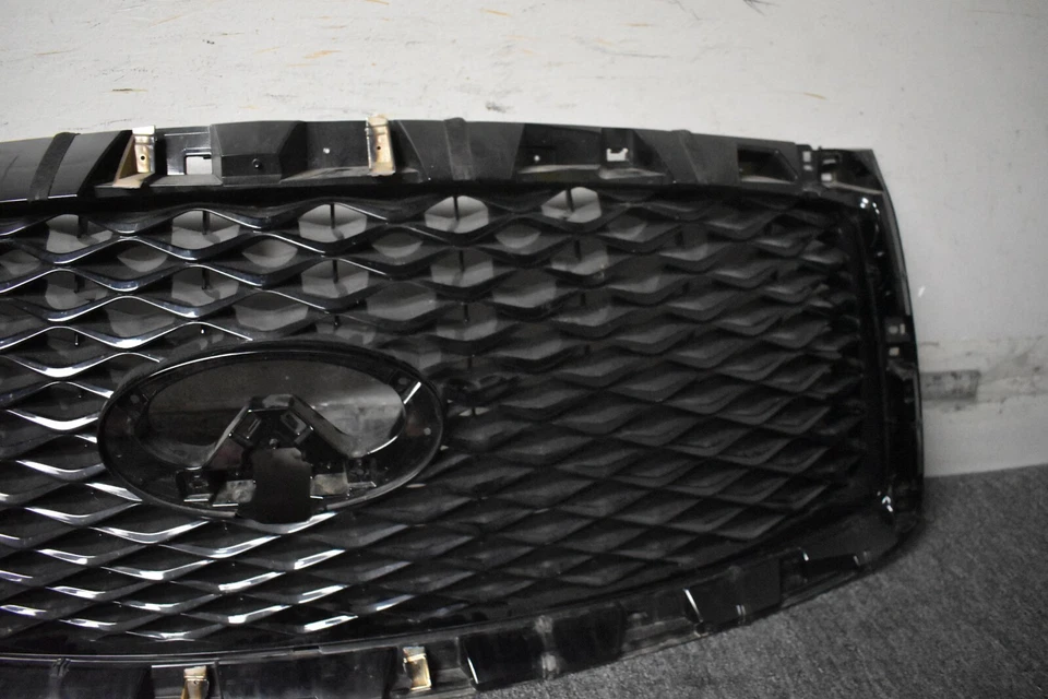 Infiniti QX80 LUXE 2019-2020 parrilla delantera OEM de fábrica Foto 3 de 4