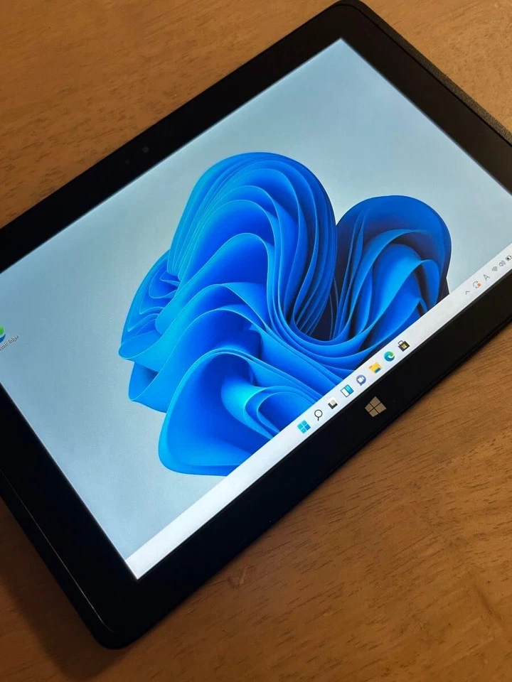 Fujitsu Q506 Stylistic Arrows PC Tablet Windows 10 Rugged 64GB Laptop JP 10.1in - Image 3 of 4