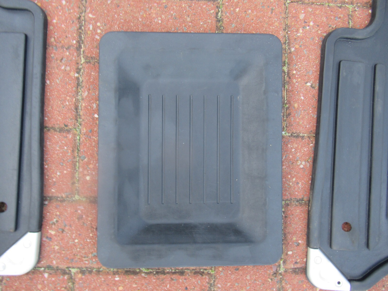 GENUINE LANDROVER RANGE ROVER VOGUE RUBBER MATS SET OF 4 USED eBay
