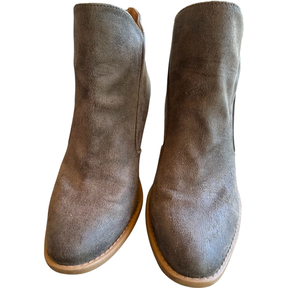 Qupid Chunky Block Heel Ankle Boots Womens SZ 8 Gray Suede Side Zip Western Chic - Image 3 of 4
