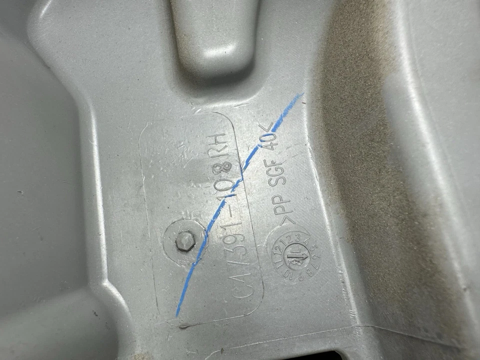 Freightliner Cascadia 2018-2024 panel de puerta delantera derecha portador OEM Foto 4 de 4