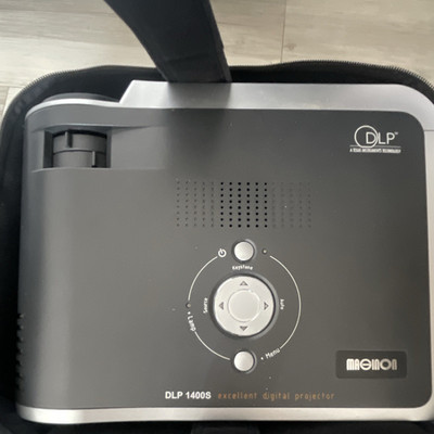 MAGINON DLP 1400S DLP-Projektor USB VGA Audio S-Video Desktop ohne Fernbedienung