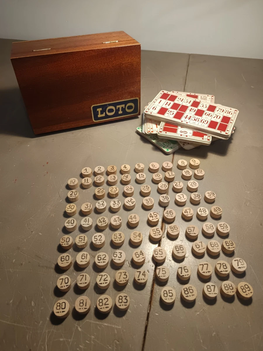 ANCIENNE BOITE DE JEUX CHEVAUX COURSES PLOMB ECHECS DOMINOS ROULETTE DAME D - Vendu