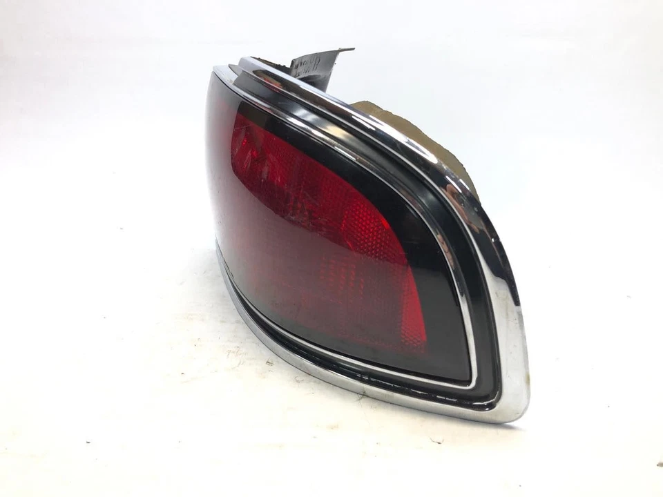 Conjunto de luz trasera para pasajero derecho Buick Lesabre 1992-1996 OEM 16515388 Foto 2 de 4