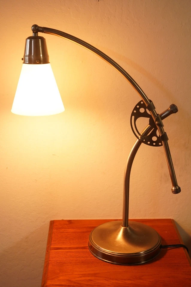 Lámpara de Escritorio Industrial Ajustable Níquel Cepillado con Pantalla de Vidrio Esmerilado Luz de Tarea Foto 2 de 4