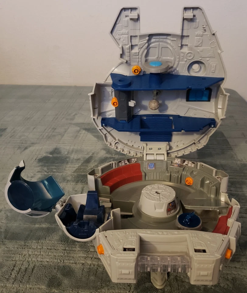 2011 Hasbro Playskool Star Wars Millennium Falcon navio - Imagem 3 de 4