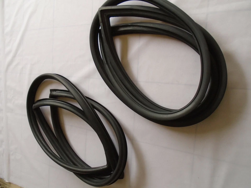 Sello completo de goma para puerta impermeable Toyota Corona RT81 sedán 1970-73 x 7 Foto 3 de 4