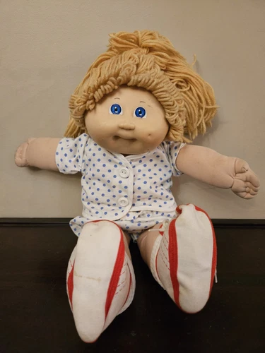 Cabbage Patch Kids Doll Xavier Roberts, Blonde Hair, Blue Eyes Dimple Coleco