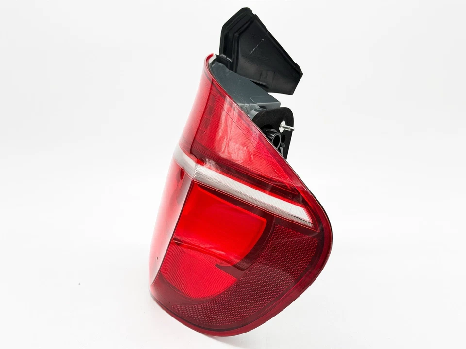 Luz trasera exterior derecha BMW X5 X5M E70 2011-2013 63217227792 OEM usada Foto 2 de 4