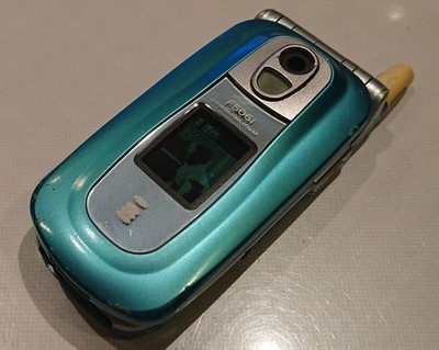 NTT docomo F506I Blue Mova Japanese Flip phone Garakei Keitai Cell NTT docomo F506I Blue Mova Japanese Flip phone Garakei Keitai Cell