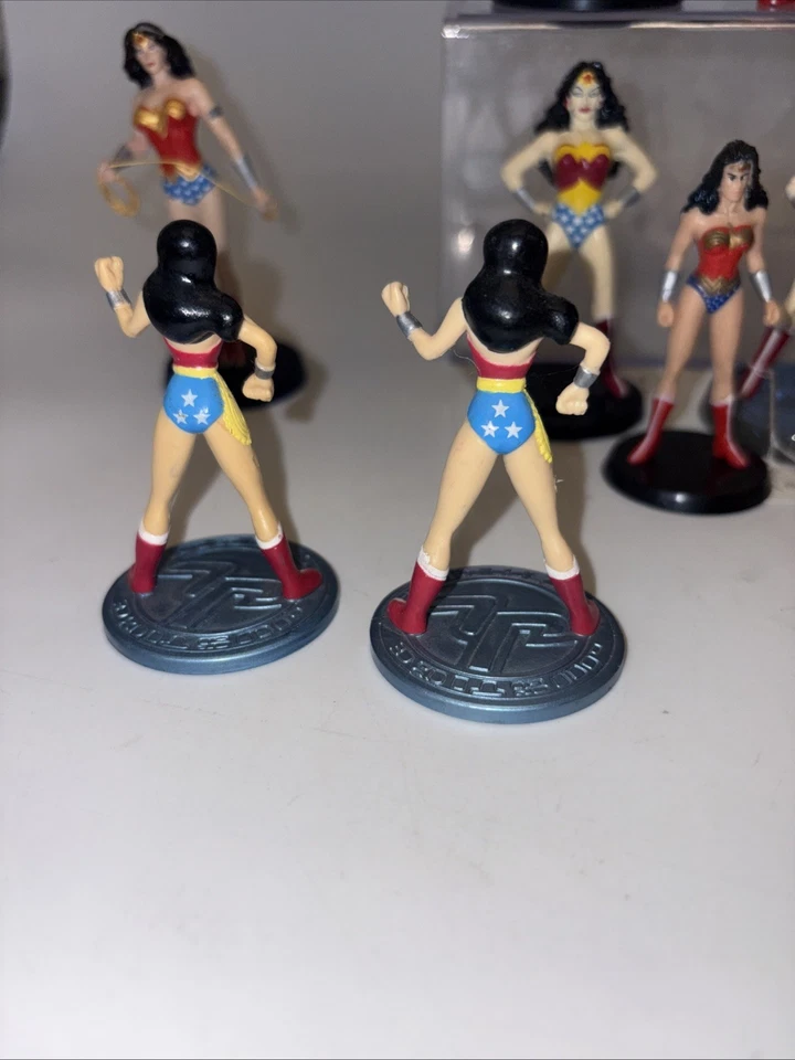 Lote de 14 figuras de Wonder Woman look Funko, adornos para pasteles, linterna, monograma Foto 3 de 4