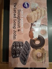 NIB Wilton 2 Piece Baking Set - Doughnut And Twisted Long John - Two Pans