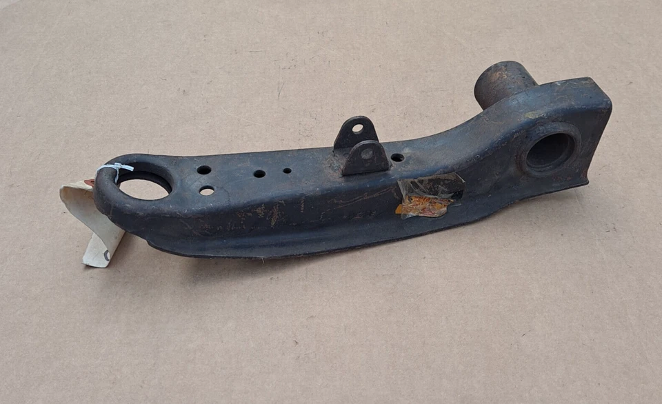 Chrysler Imperial 57-59 DeSoto 1957-1961 nuevo en stock MoPar brazo de control inferior derecho Foto 2 de 3