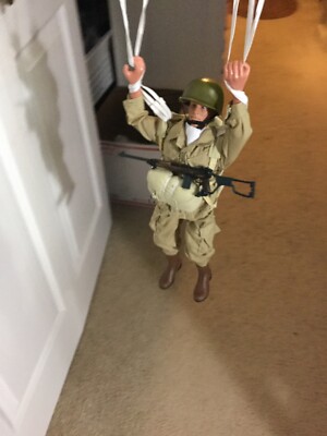 1/6 HASBRO GI JOE US 101ST AIRBORNE PARATROOPER WITH DEPLOYABLE