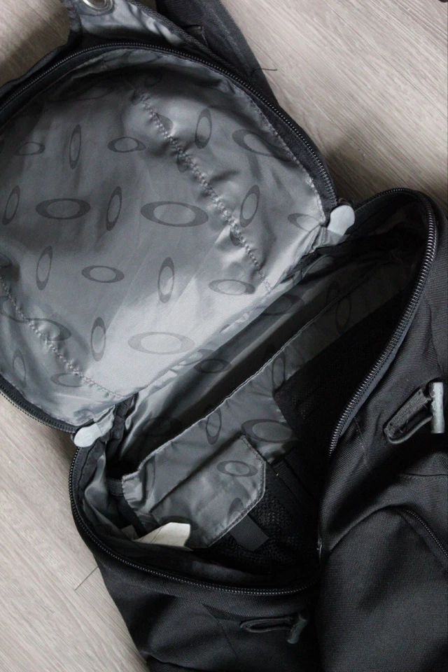 Vintage Oakley Panel Backpack Black “The Book of Eli” Tactical Bag Y2K - Image 4 of 4