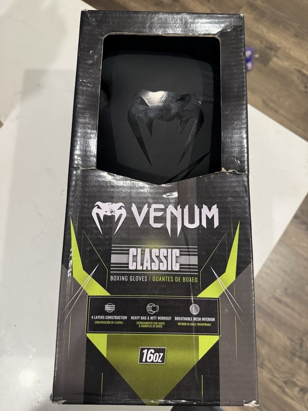 venum boxing gloves Brand New