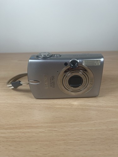 Appareil photo numérique compact Canon IXUS 750 7,1 mégapixels argent - comprend une carte SD 2 Go