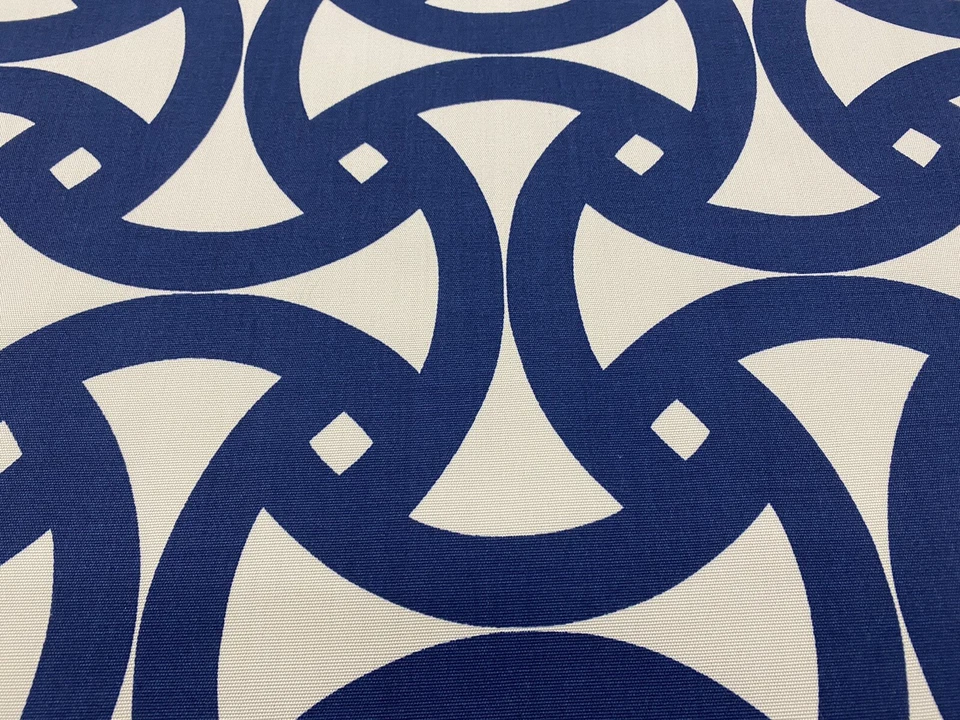 Tela geométrica para exteriores Schumacher - Estampado Santorini / Marina 3,50 yardas 174300 Foto 3 de 4