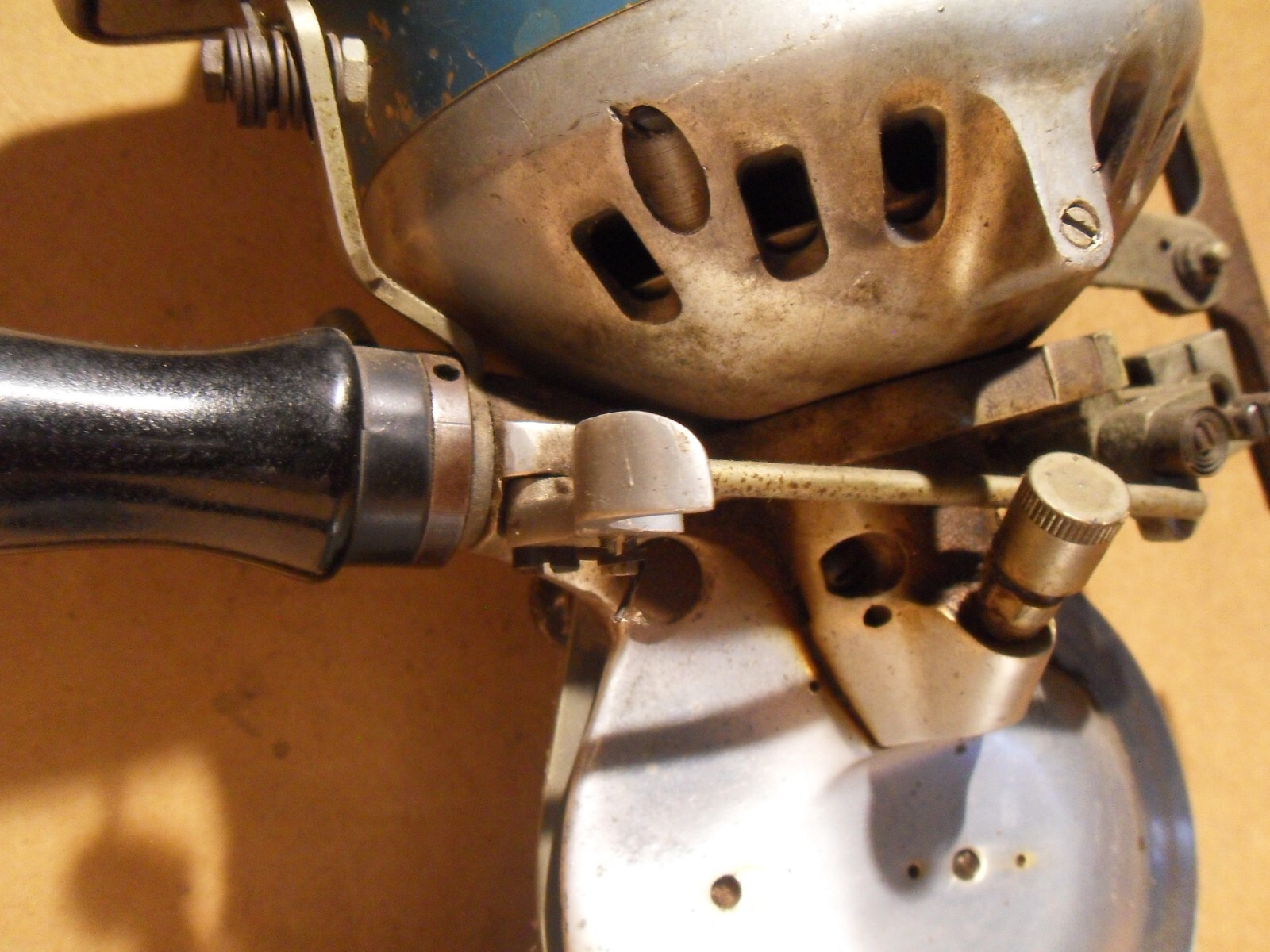 Eastman Lightning Class 355 Industrial Fabric Cutter 110 V NO POWER CORD