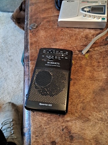 Roberts Sports 925 Personal FM/MW/LW Analogue Mini Micro Pocket Radio Black - Picture 1 of 8