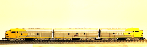 Marklin Z scale Mini Club 88190 EMD F7 A-B-A ATSF Loco +CC (Tested) - Picture 3 of 13