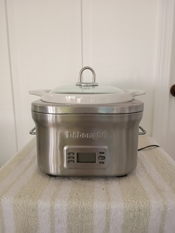 DeLonghi DCP707 Slow Cooker - Highly rated Buy It For Life recommendation